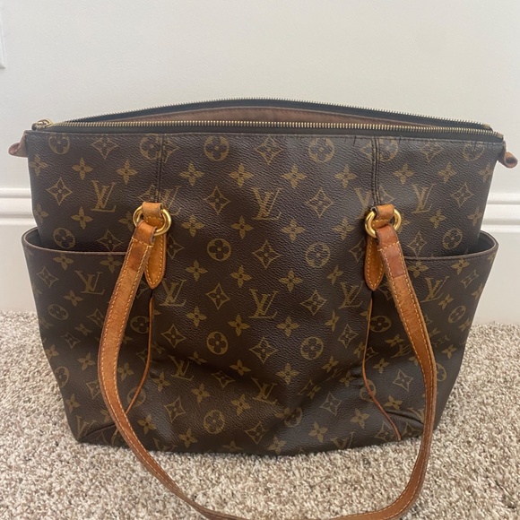 Louis Vuitton Totally MM - Picture 1 of 7